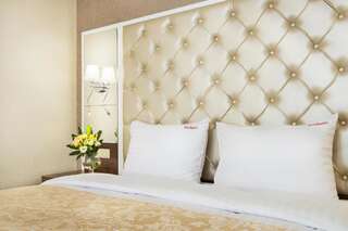 Отель BonApart Hotel Киев Люкс-13